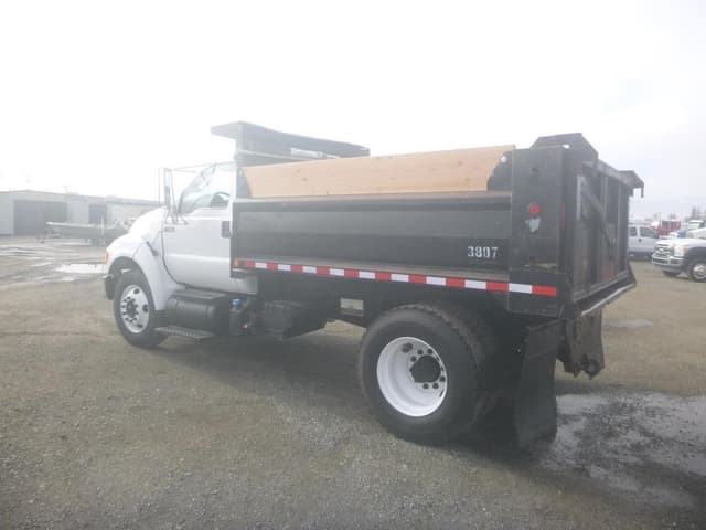 Image of Ford F-750 equipment image 3