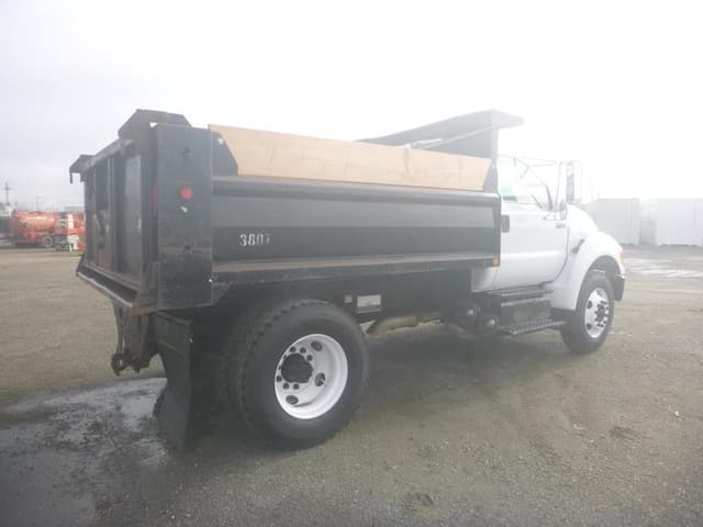 Image of Ford F-750 equipment image 2