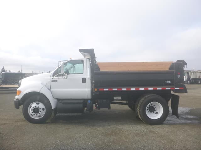 Image of Ford F-750 equipment image 4