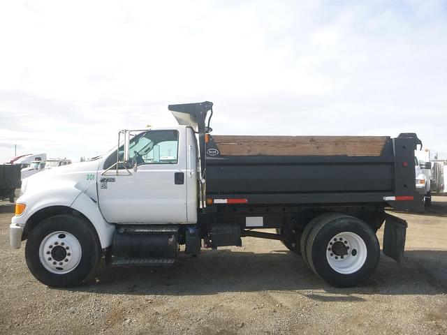Image of Ford F-750 equipment image 4