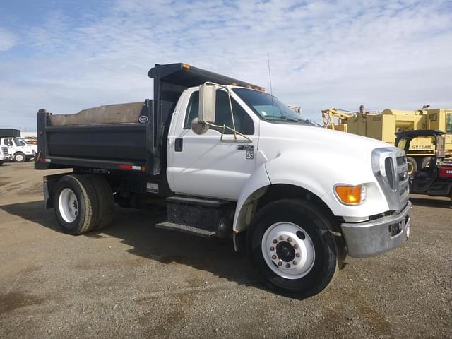Image of Ford F-750 equipment image 1