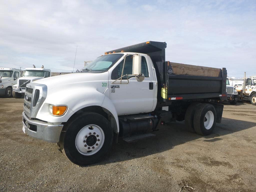 Image of Ford F-750 Primary image