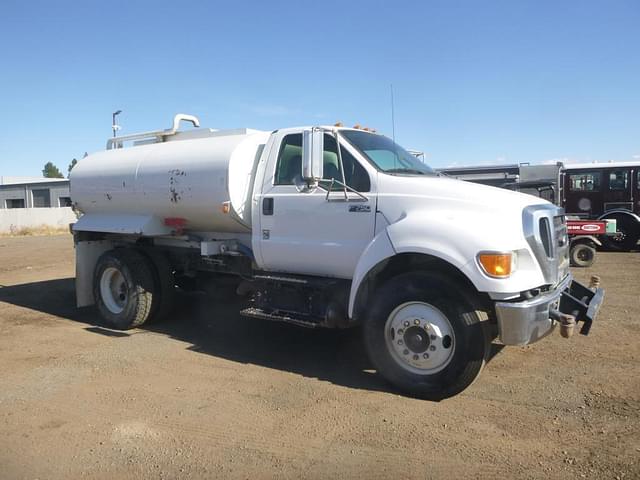 Image of Ford F-750 equipment image 1