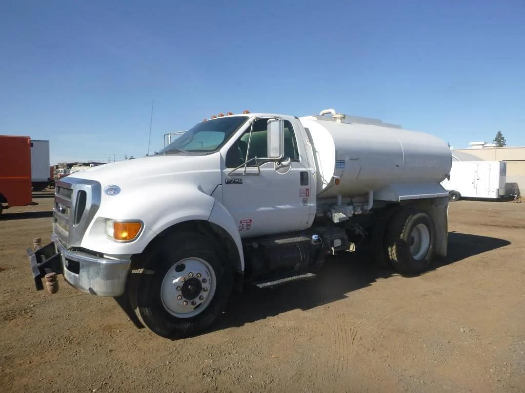 Image of Ford F-750 Primary image