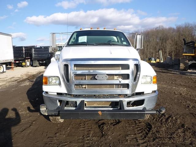Image of Ford F-750 equipment image 1