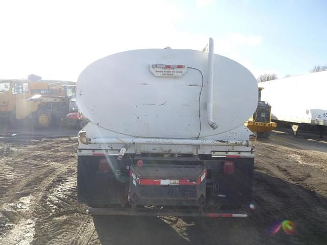 Image of Ford F-750 equipment image 3