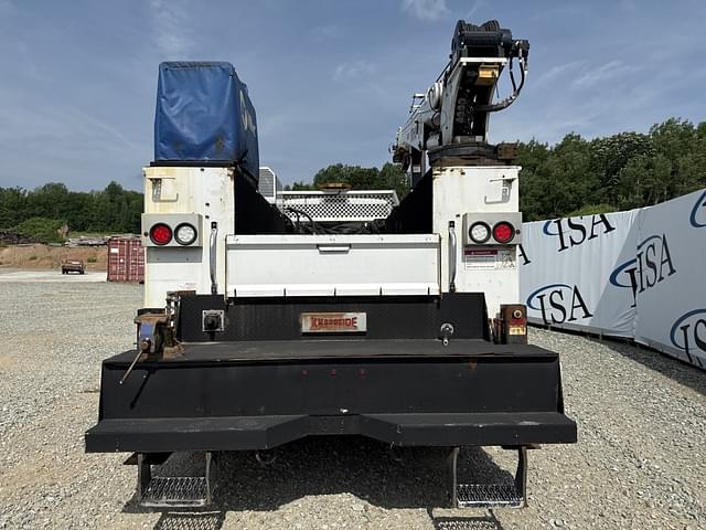Image of Ford F-750 equipment image 3