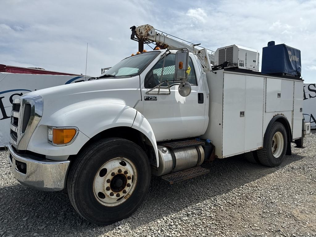 Image of Ford F-750 Primary image