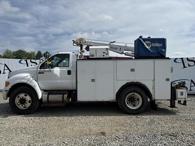 Image of Ford F-750 equipment image 1