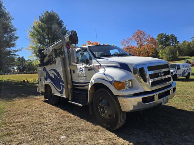 Image of Ford F-750 equipment image 2
