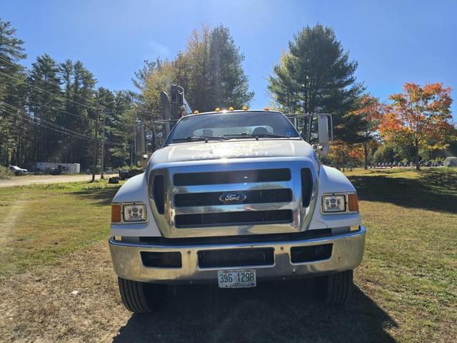 Image of Ford F-750 equipment image 1