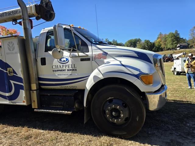 Image of Ford F-750 equipment image 3