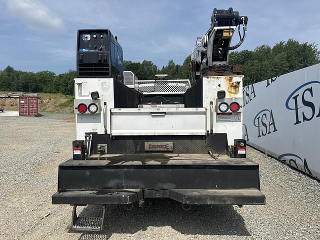 Image of Ford F-750 equipment image 3