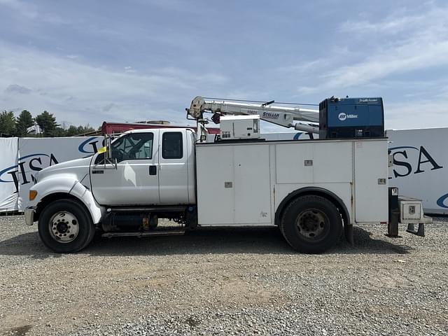 Image of Ford F-750 equipment image 1