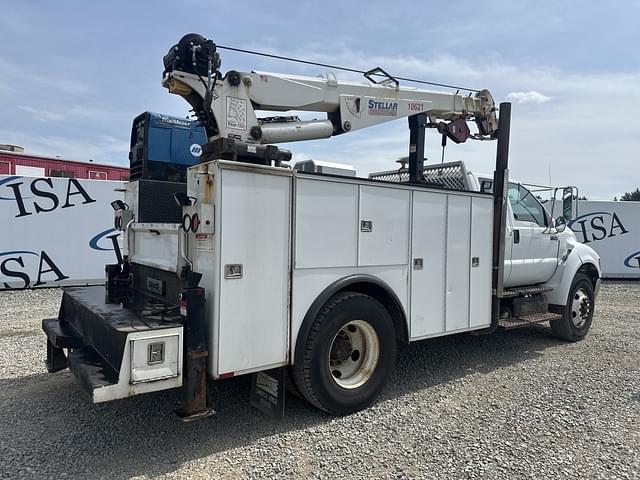 Image of Ford F-750 equipment image 4