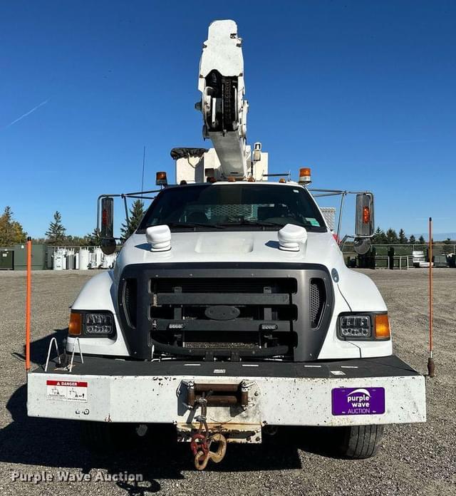 Image of Ford F-750 equipment image 1
