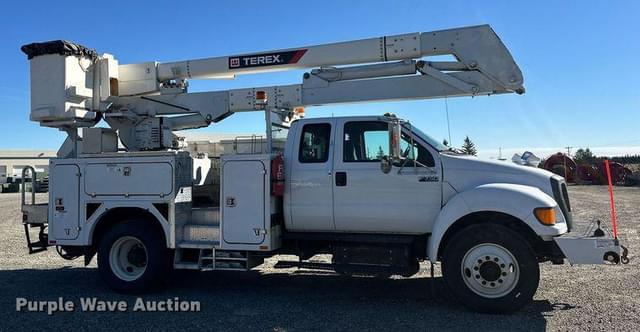 Image of Ford F-750 equipment image 3