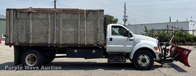 Image of Ford F-750 equipment image 3