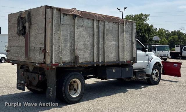 Image of Ford F-750 equipment image 4