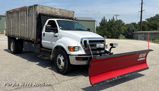 Image of Ford F-750 equipment image 2