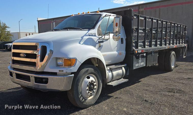 2013 Ford F-750 Equipment Image0