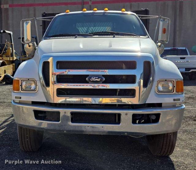 Image of Ford F-750 equipment image 1