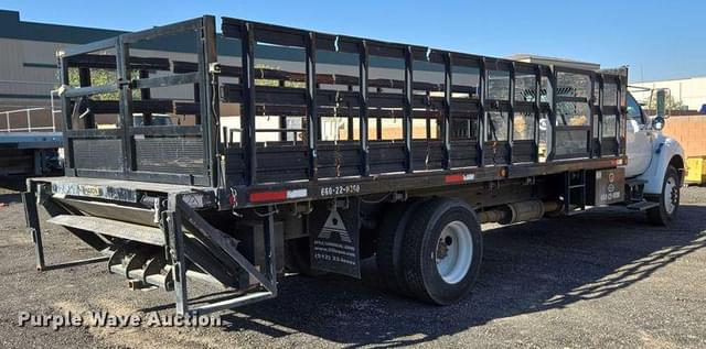 Image of Ford F-750 equipment image 4