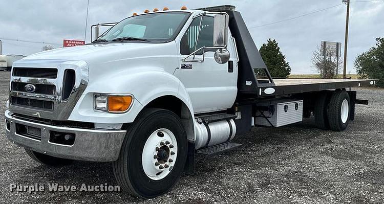 2013 Ford F-750 Equipment Image0