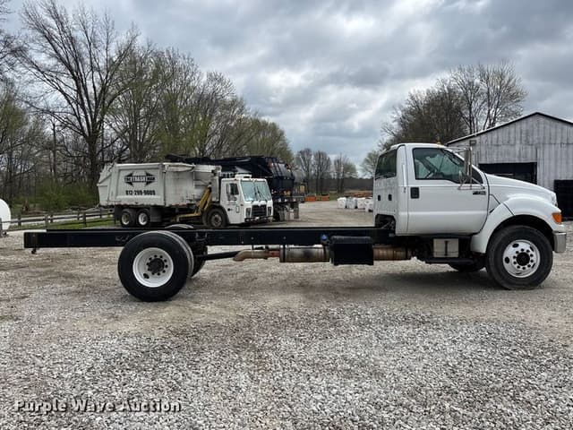 Image of Ford F-750 equipment image 3