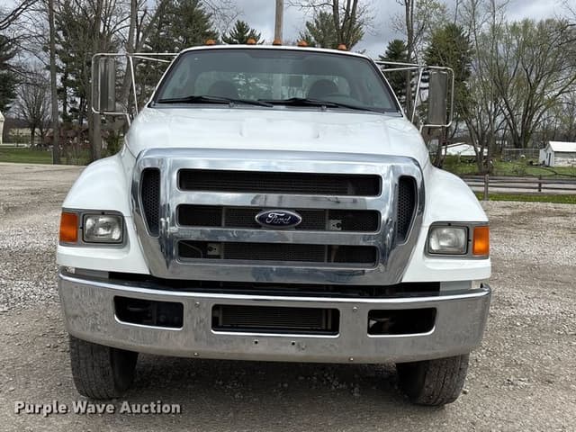 Image of Ford F-750 equipment image 1