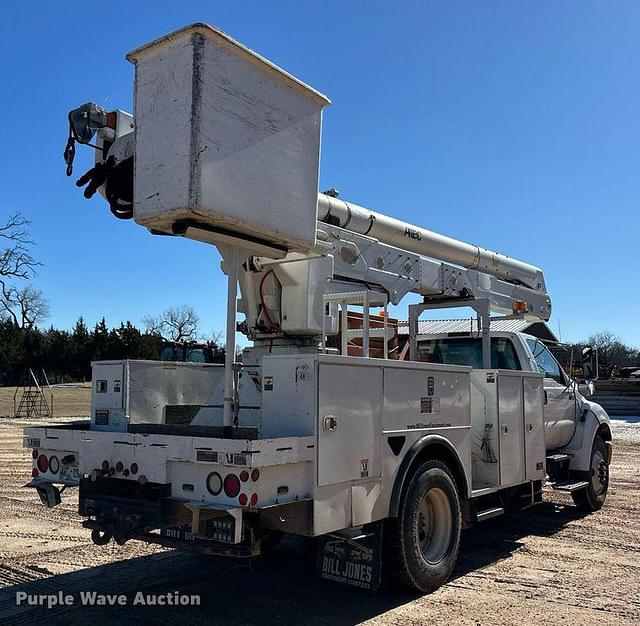 Image of Ford F-750 equipment image 4