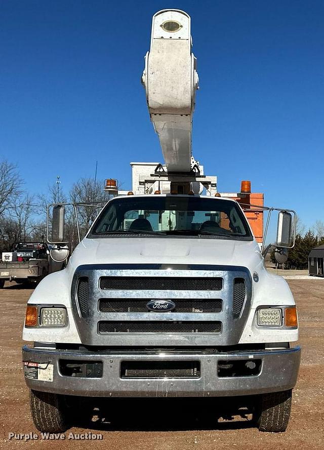 Image of Ford F-750 equipment image 1