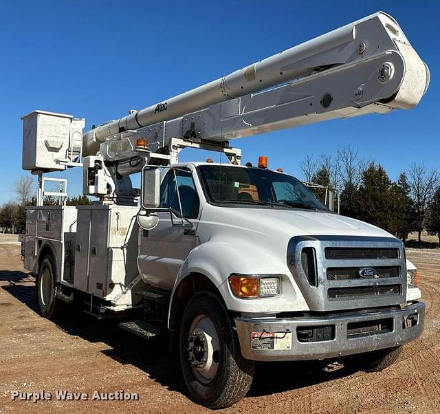 Image of Ford F-750 equipment image 2