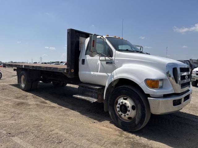 Image of Ford F-750 equipment image 4