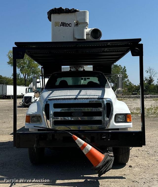 Image of Ford F-750 equipment image 1