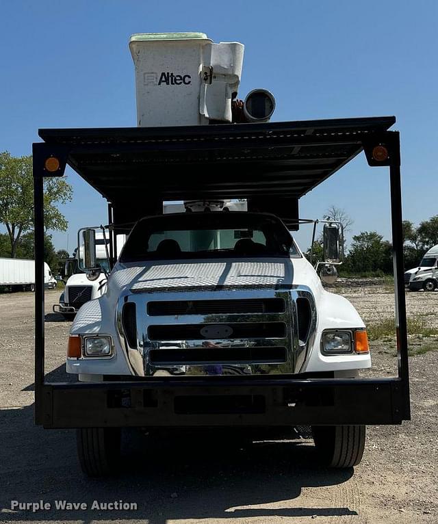 Image of Ford F-750 equipment image 1