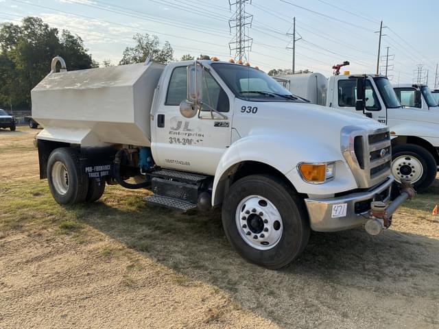 Image of Ford F-750 equipment image 3