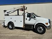 Thumbnail image Ford F-750 40