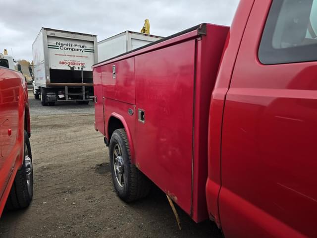 Image of Ford F-350 equipment image 4