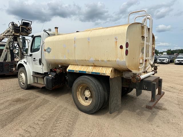 Image of Freightliner M2 equipment image 3