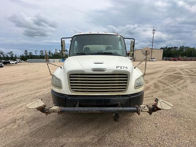 Image of Freightliner M2 equipment image 4