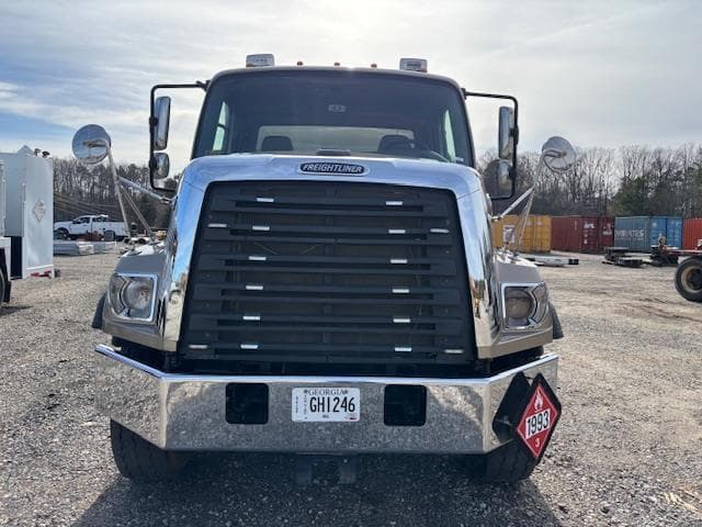 Image of Freightliner 108SD equipment image 1