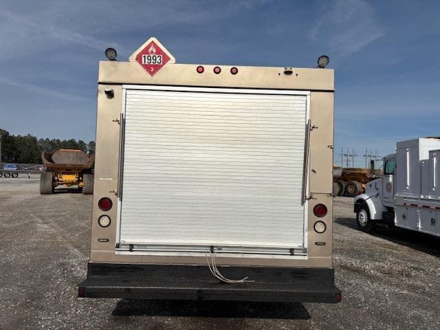 Image of Freightliner 108SD equipment image 4