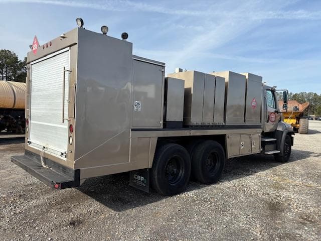 Image of Freightliner 108SD equipment image 3