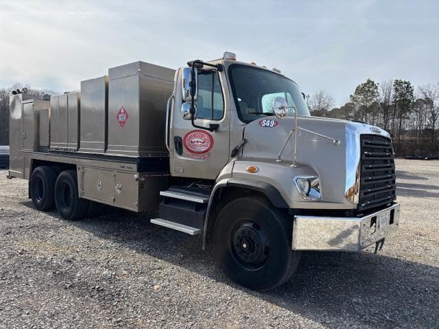 Image of Freightliner 108SD equipment image 2