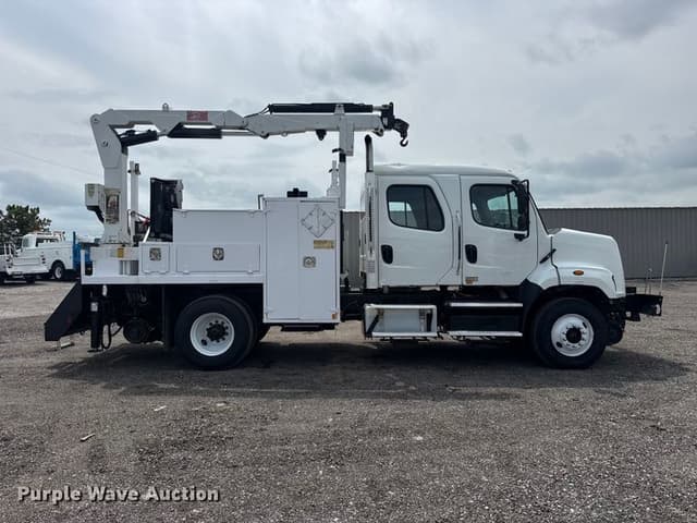Image of Freightliner 108SD equipment image 3