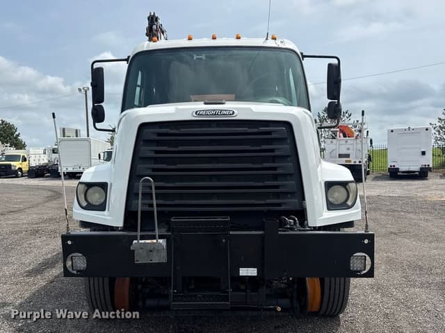 Image of Freightliner 108SD equipment image 1