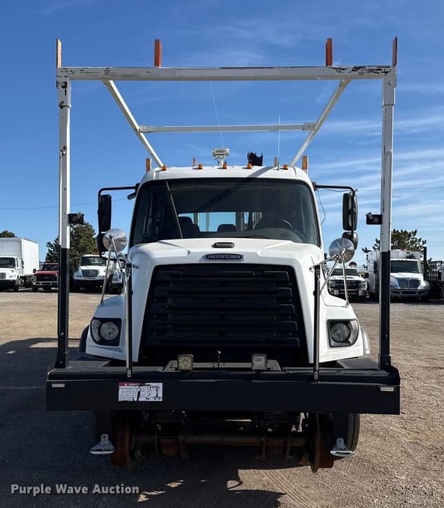 Image of Freightliner 108SD equipment image 1