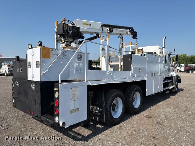 Image of Freightliner 108SD equipment image 4