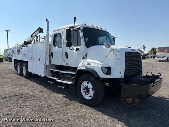 Image of Freightliner 108SD equipment image 2